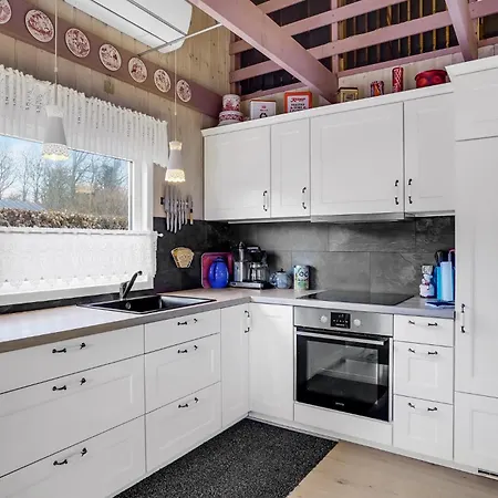 Cozy In With Kitchen Хеммет